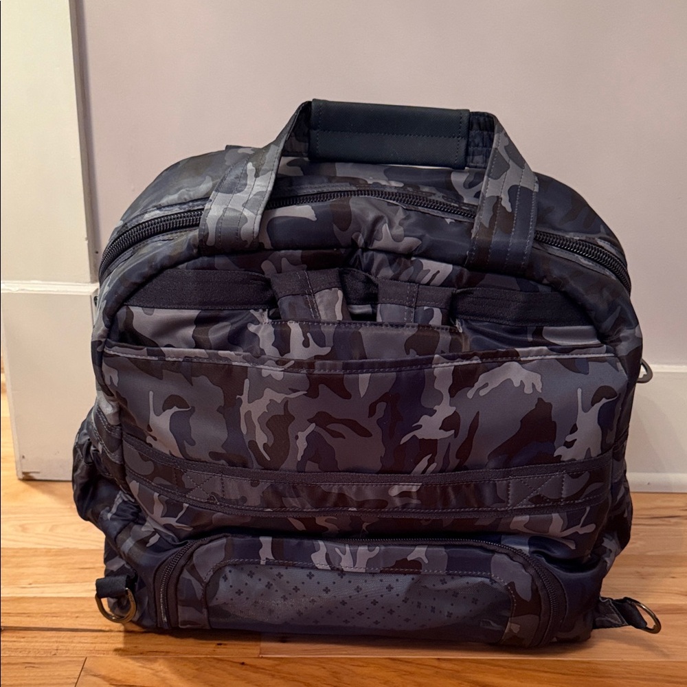 Lug Boxer 2 - Blue Camo Overnight convertible Bag - Picture 3 of 6